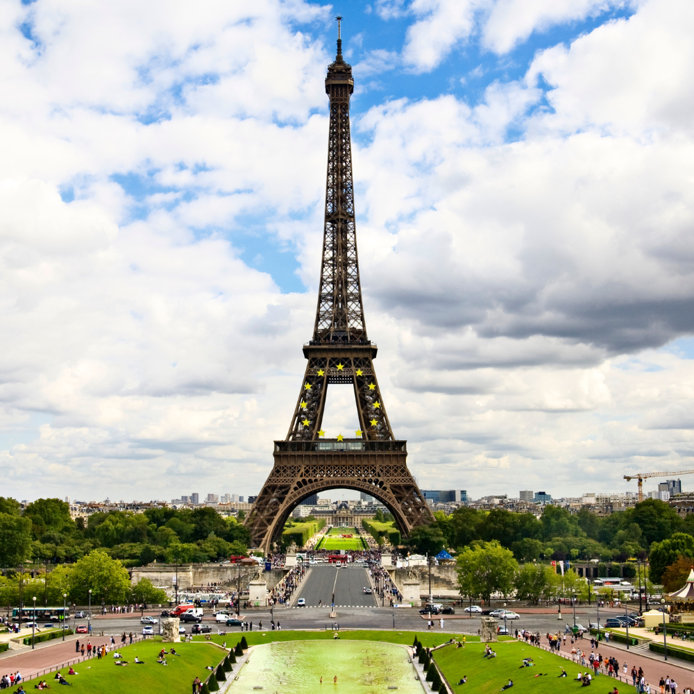 Eiffel Kulesi'nin ikonik silueti, Fransızca tercüme hizmetlerimizin mükemmelliğini simgeliyor